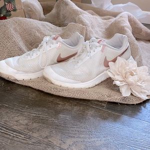 Nike Women’s Flex Experience Run 6 Rose Gold